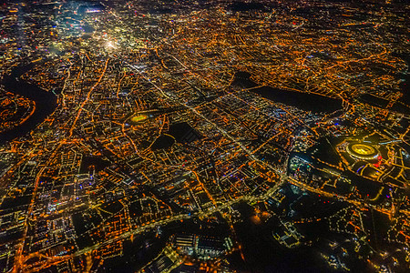 从飞机上看到伦敦的夜景景点建筑群景观旅游街景地标夜空航空照明古迹图片