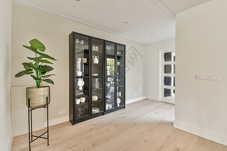 现代公寓中小型厨房内地装设龙头用具家具住宅冰箱烤箱器具架子窗户图片