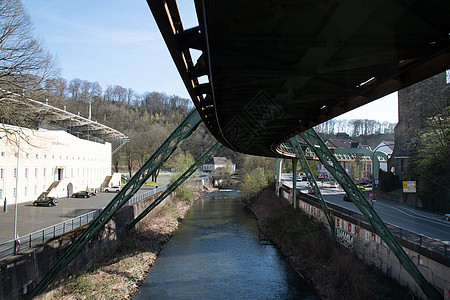 德国北莱茵威斯特伐利亚的Wuppertal停建铁路悬浮民众高架旅游建筑学火车历史新一代运输单轨图片