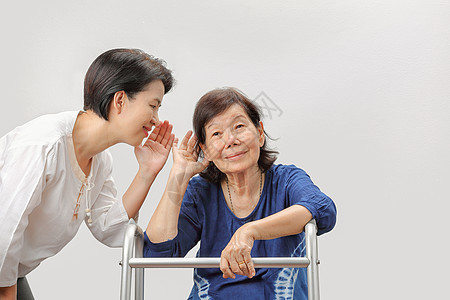 亚洲年长妇女听力丧失 听力困难老年秘密注意力退休耳聋谣言耳朵白色损失女性图片