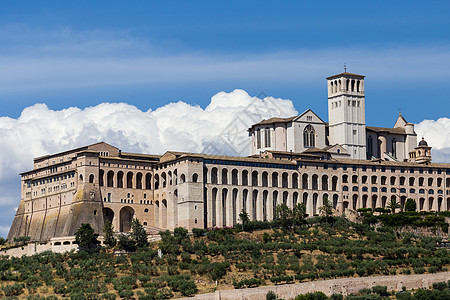 意大利翁布里亚地区的阿西西村 献给圣弗朗西斯的最重要的意大利大教堂  圣弗朗西斯科宗教天空旅行观光旅游村庄精神大教堂石头城市图片