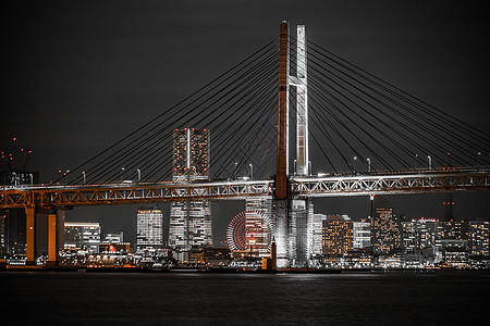 横滨湾桥和横滨米那托米拉伊夜景港口交通整栋楼建筑摩天大楼建筑群螺旋天空首都城市图片