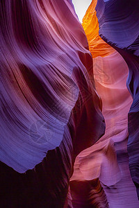 阳光照亮的羚羊狭缝峡谷 佩奇 亚利桑那州 美国荒野目的地全景岩石侵蚀风景拱门紫色气候橙色背景图片