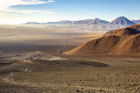 智利北部的阿塔卡马沙漠 积雪火山和干旱地貌生态旅游风景高原假期普纳目的地爬坡橙色旅游山脉图片