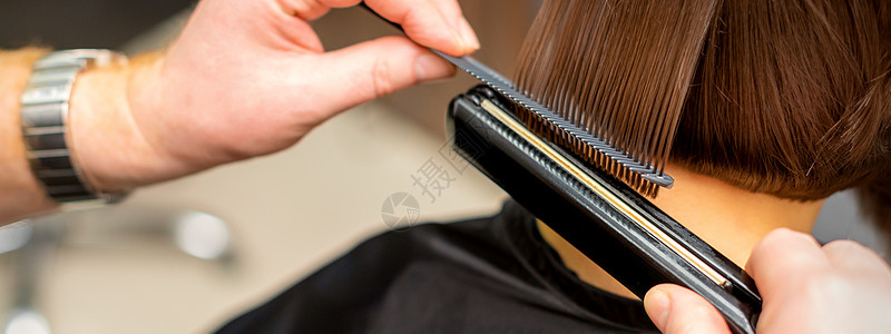 修短发的理发员理发师梳子维修发型工具女性造型师女士女孩黑发图片