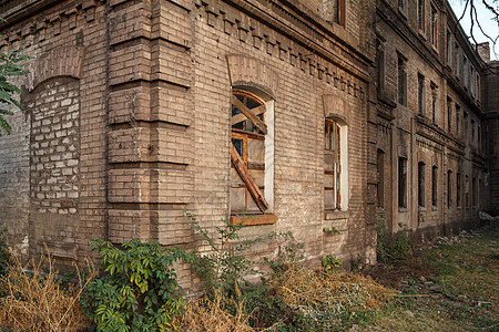 旧旧废砖楼面废墟城市建筑破坏窗户房子危险石头垃圾损害图片