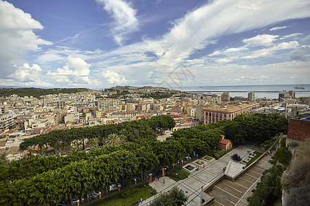 Cagliari市港口地区 地点岩石城市全景热带场景海岸线假期风景海滩悬崖图片