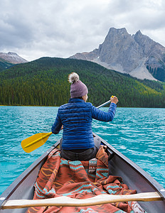 划独木舟湖加拿大落基山脉悠活高清图片