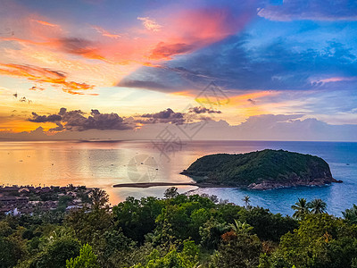 来自泰国山顶的岛夕阳风景海滩旅行海岸线海岸天堂日落热带海洋蓝色阳光图片