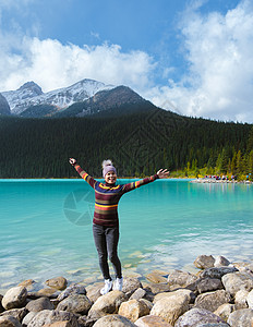 路易斯班夫湖国家公园 加拿大落基山湖吸引力国家假期反思公园游客风景太阳荒野旅游图片