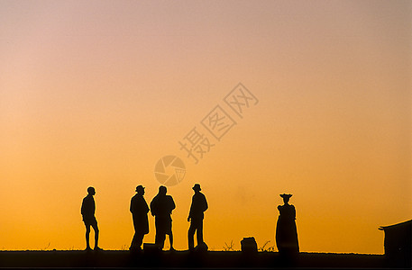 罗曼尼康帝纳米比亚考科兰的异教徒控制场景沙漠橙子全景越野日落天空冒险小屋背景