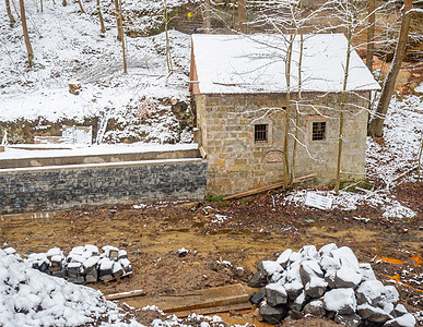 在大坝建造水力发电厂的历史历史 冬季寒雪图片