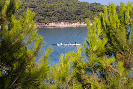 在宁静的海面上划队桨人员动机竞争竞赛运河赛艇耐力运动员速度挑战图片