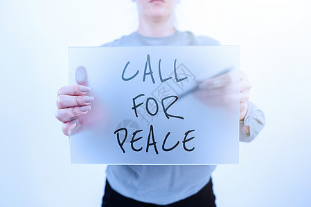 显示呼吁和平的标志 概念照片为一个和平的世界投票冷静放松不要与手机显示数字地球仪和搜索符号的人打架图片