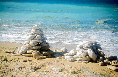 海滩上的石头堆旅游自由温泉风水冥想治疗闲暇团体平衡享受图片