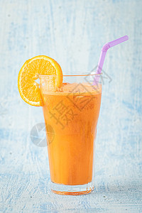 蓝桌上的胡萝卜和橙子新鲜果汁排毒奶昔水果维生素早餐乡村营养饮食玻璃栽培图片