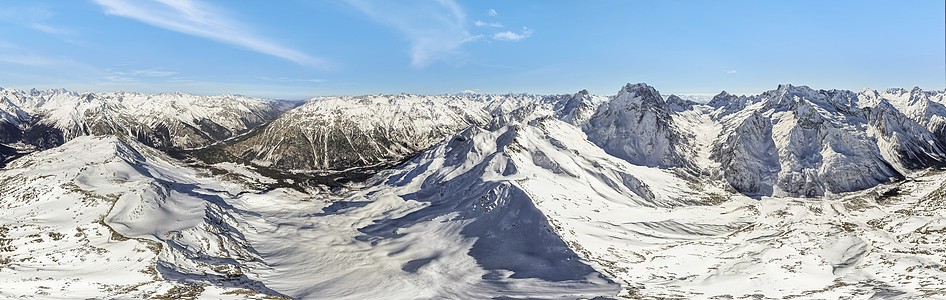 山岳的面 雪中有一个高处图片