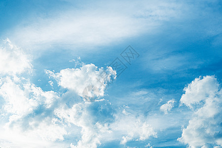 为复制空间提供蓝色天空背景的白毛云云 天文背景积雨地平线全景天堂自由旅行空气飞机气氛环境图片