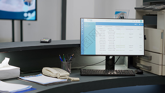 保健中心登记台 计算机上有医疗预约的医务预约电话图片