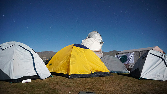 在天文台附近的一个帐篷营地 佩尔赛德星瀑布天文夜空卫星长时间星系行星车站星星天空雷达图片