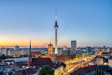 标志性电视塔和柏林光天化日落时图片