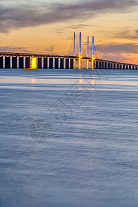 日落后圣像般的奥里松桥图片