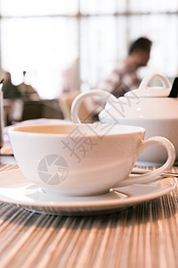 五点在餐馆里吃青草药茶时间饮食草本植物食谱绿茶餐具咖啡店花园茶叶桌子图片