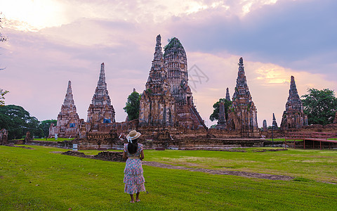 日落时 泰国Ayutthaya在佛教徒旅游天空公园雕塑宝塔旅行建筑寺庙世界图片