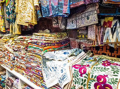 乌兹别克斯坦历史中心一家商店出售的传统亚洲布纤维衣服裙子羊绒旅游围巾纺织品婚礼羊毛装饰品图片