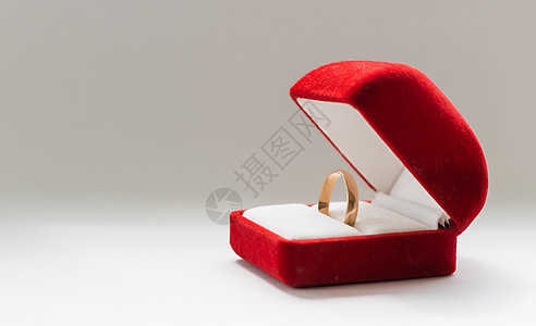 红盒中的结婚戒指订婚婚礼女士纪念日金属插图宝石桌子钻石玫瑰图片