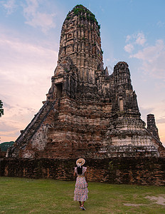 日落时 泰国Ayutthaya在旅行雕像石头天空城市吸引力世界宝塔文化历史图片