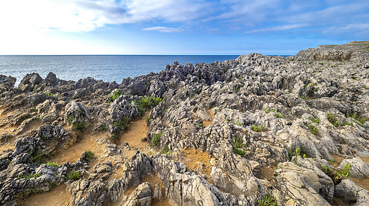 a 西班牙岩溶海岸海浪石头悬崖海岸线海洋生态旅游场景图片