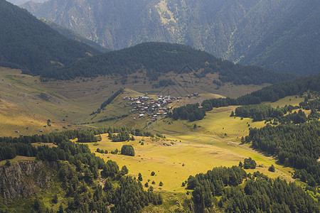 Tusheti山地景观和视野 高角度 格鲁吉亚自然荒野高山顶峰旅行远足森林小路环境草地冒险图片