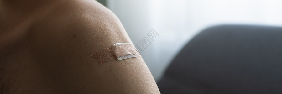 医生将伤口封存到病人身上 疫苗 伤势 药物 作记号的场所 广告图片
