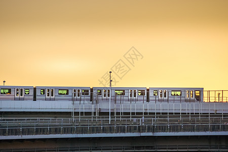 东京海边新的交通救济线和夜视台风车辆机车铁路旅行日落火车天空列车电力美景图片