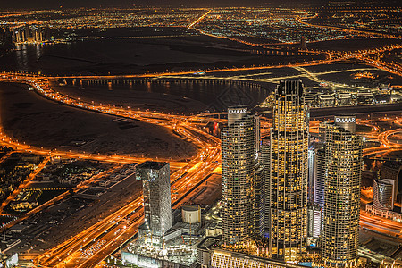 从Burj Huji观察甲板看到迪拜的夜景金融天文台建筑群旅行景点外国建筑风景沙漠城市图片