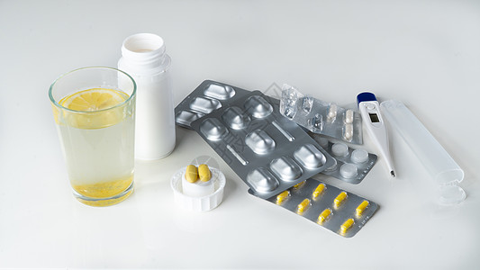 治疗药物 — 片剂 药丸 温度计 柠檬水图片