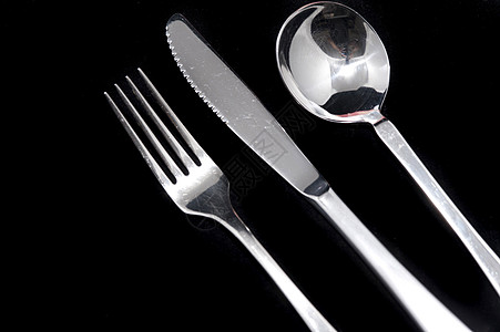 黑色的清洁金属刀 叉子和勺子背景图片