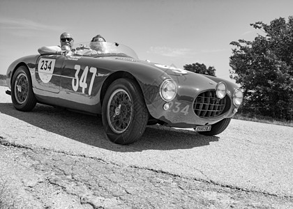 1952年在意大利著名历史种族20221927年至1957年的老赛车集会上引擎发动机历史性展览孩子们车辆展示旧车俱乐部机器图片
