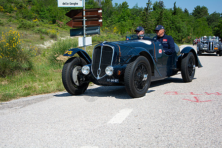 1936年关于一辆旧赛车的DELAHAYE 135 CS 1936 在2022年集会上老爷车展示历史机器奢华汽车设计师速度竞赛司图片