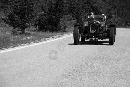 8C 2300 MONZA 1933 在拉力赛2022 的一辆旧赛车上 著名的意大利历史比赛 19271957孩子们运输引擎旧车图片