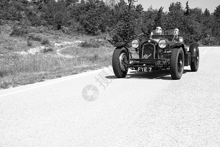 8C 2300 MONZA 1933 在拉力赛2022 的一辆旧赛车上 著名的意大利历史比赛 19271957引擎老爷车挑战奢华图片