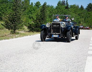 FIAT 520 1929 在 2022 年拉力赛的一辆旧赛车上 著名的意大利历史比赛 1927-1957图片