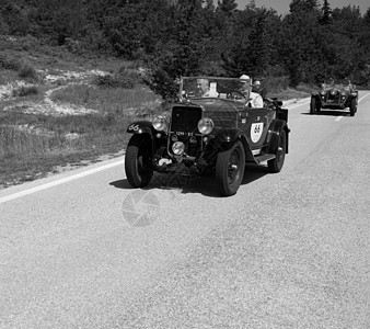 菲亚特 514 S 1931 在 2022 年意大利著名历史赛事拉力赛中的一辆旧赛车上 19271957孩子们俱乐部旧车展览跑车图片