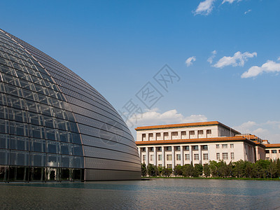 北京国家歌剧院液体反射市中心天空城市金属演出椭圆形文艺蓝色背景图片