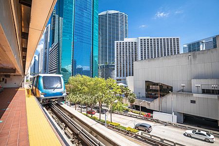 迈阿密市中心的天线和未来的移动者列车视图商业街道建筑学电车运输天际火车城市搬运工地标图片
