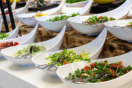 沙拉酒吧 所有酒店的自助餐厅里 有新鲜蔬菜午餐花科用餐洋葱桌子十字素食小吃摄影叶子图片
