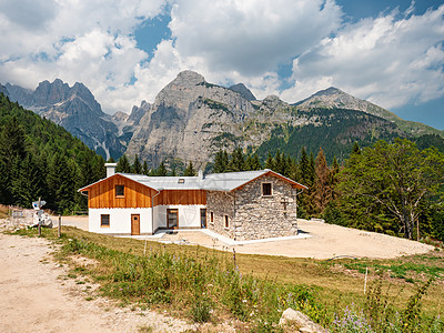 Altisimo山的山区小屋和克罗兹全景天空远足中音高山游客旅行环境荒野公园图片