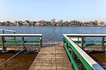 河边的Amsterdam镇有多色房屋和木港 旅行报告图片