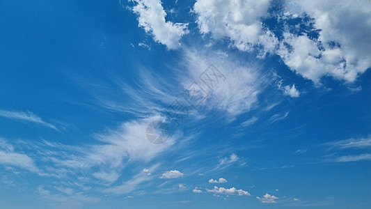 蓝色天空 云彩 美丽的自然背景 准备到壁纸上图片